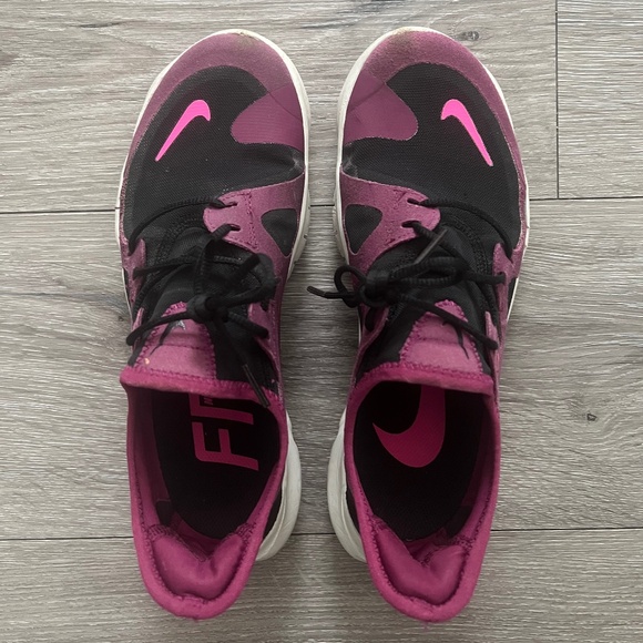 Nikes - Picture 1 of 4